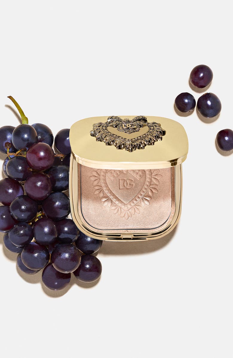 Everlift Luminizer Oil-Infused Soft Halo Highlighter Powder